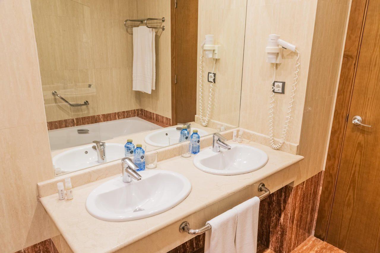 Hotel Oh Nice Caledonia Estepona Ngoại thất bức ảnh